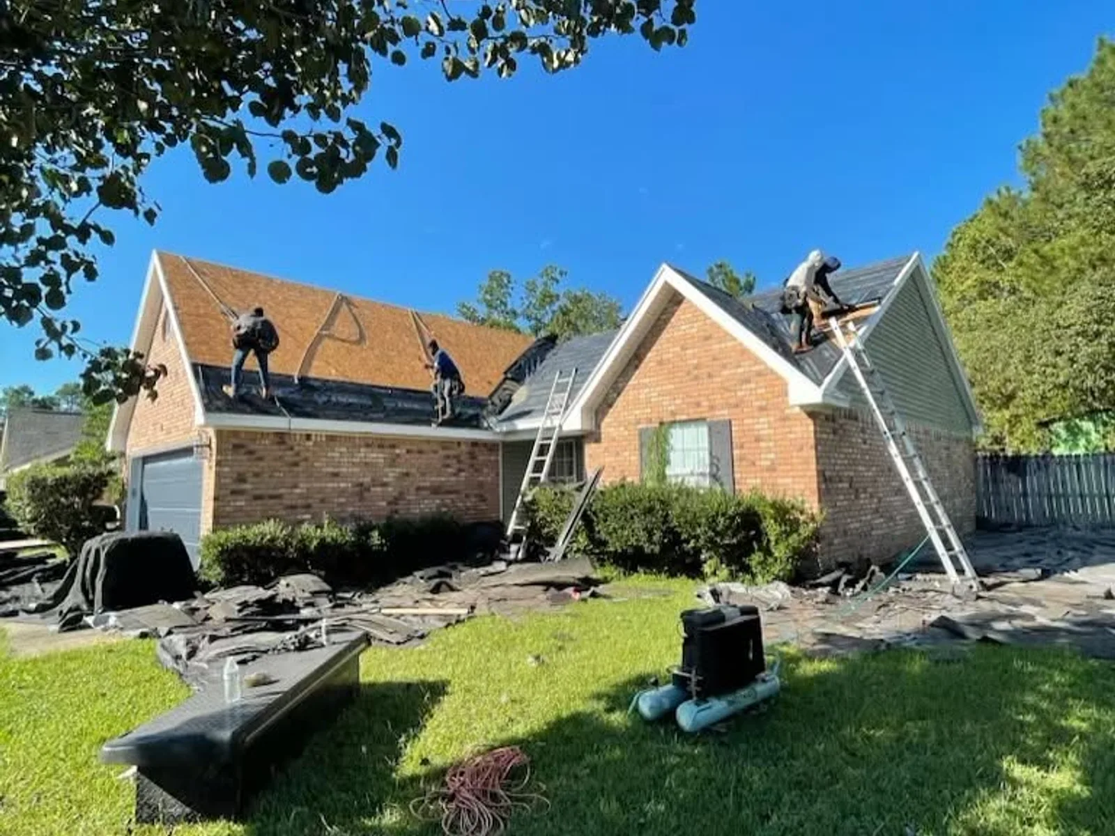 Synthetic felt going down over the deck during a Southeast Roofing roof replacement in Gulfport, Mississippi.